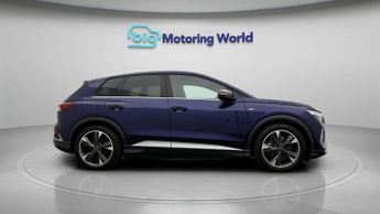 Audi Q4 e-tron S LINE