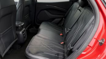 Ford Mustang Mach-E BASE