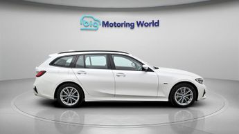 BMW 3 Series 330E SE PRO