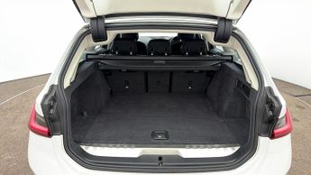 BMW 3 Series 330E SE PRO