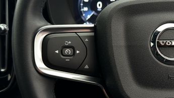 Volvo XC40 RECHARGE T4 R-DESIGN