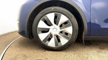 Tesla Model Y LONG RANGE AWD