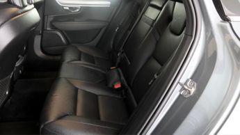 Volvo V90 T4 MOMENTUM PLUS