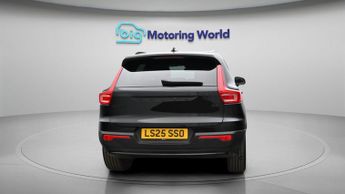 Volvo XC40 B4 PLUS BLACK EDITION