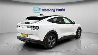 Ford Mustang Mach-E BASE