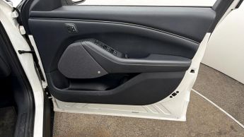 Ford Mustang Mach-E BASE