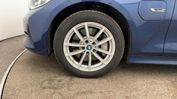 BMW 3 Series 330E SE PRO