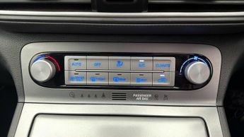 Hyundai KONA PREMIUM SE