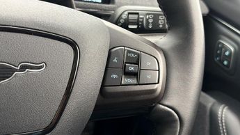 Ford Mustang Mach-E BASE