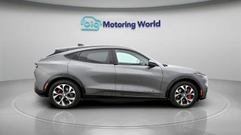 Ford Mustang Mach-E BASE