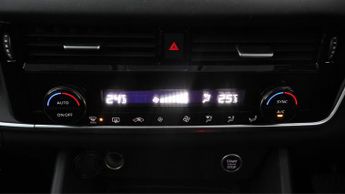 Nissan Qashqai DIG-T ACENTA PREMIUM DCT