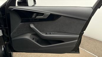 Audi A4 Avant AVANT TFSI S LINE BLACK EDITION