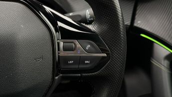 Peugeot E-2008 GT PREMIUM