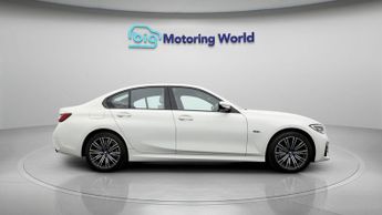 BMW 3 Series 330E M SPORT