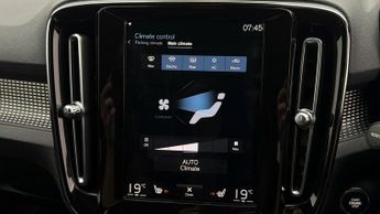 Volvo XC40 B4 R-DESIGN PRO