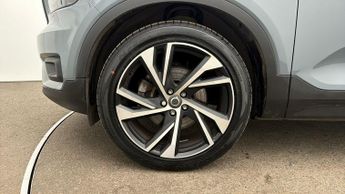 Volvo XC40 B4 R-DESIGN PRO