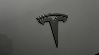 Tesla Model Y BASE