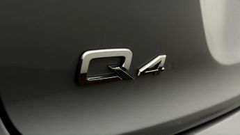 Audi Q4 e-tron S LINE QUATTRO