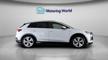 Audi Q4 e-tron S LINE