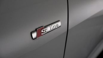 Audi Q4 e-tron S LINE