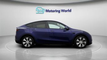 Tesla Model Y BASE