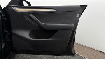 Tesla Model Y LONG RANGE AWD