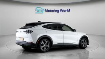 Ford Mustang Mach-E BASE