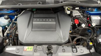 Peugeot E-2008 GT PREMIUM