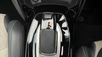 Peugeot E-2008 GT PREMIUM