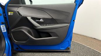 Peugeot E-2008 GT PREMIUM