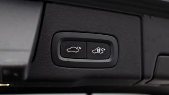 Volvo XC60 B5 R-DESIGN