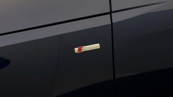 Audi A4 Avant AVANT TFSI S LINE BLACK EDITION