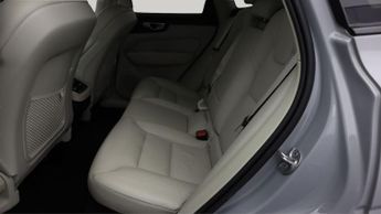 Volvo XC60 B5 PLUS AWD