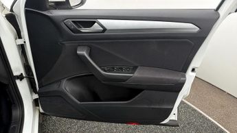 Volkswagen T-Roc LIFE TSI DSG