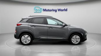 Hyundai KONA PREMIUM SE