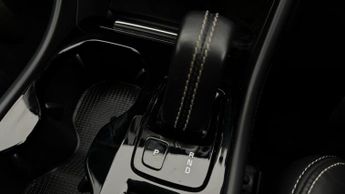Volvo XC40 RECHARGE T5 R-DESIGN PRO