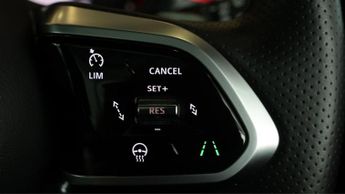 Jaguar F-PACE R-DYNAMIC BLACK