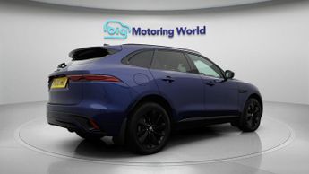 Jaguar F-PACE R-DYNAMIC BLACK