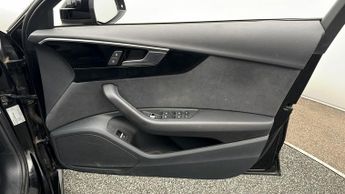 Audi A4 Avant AVANT TFSI S LINE BLACK EDITION