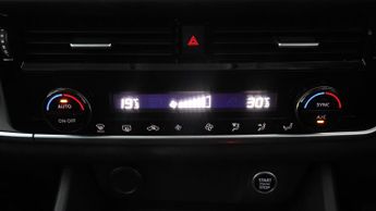 Nissan Qashqai DIG-T ACENTA PREMIUM DCT