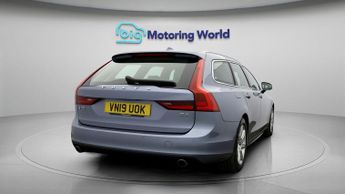 Volvo V90 D4 MOMENTUM