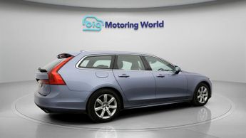 Volvo V90 D4 MOMENTUM