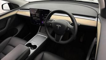 Tesla Model Y LONG RANGE AWD