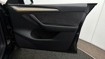 Tesla Model Y LONG RANGE AWD