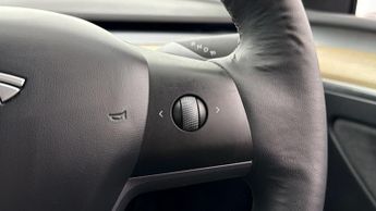 Tesla Model Y PERFORMANCE AWD
