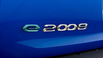 Peugeot E-2008 GT