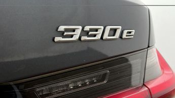BMW 3 Series 330E SE PRO