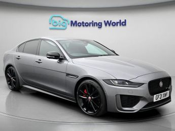 Jaguar XE R-DYNAMIC BLACK