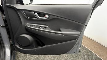 Hyundai KONA PREMIUM