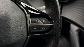 Peugeot E-2008 GT PREMIUM